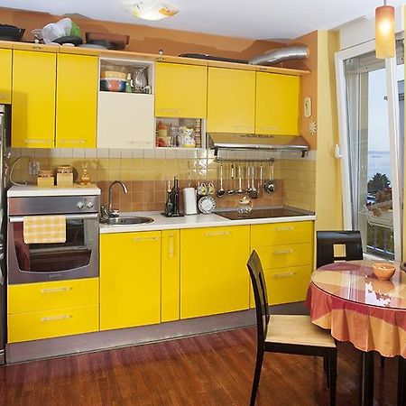 Apartment Sunny Yellow - With Balcony And Parking Place, Сплит Стая снимка
