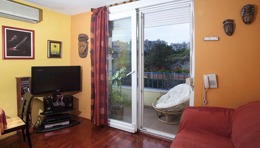 Apartment Sunny Yellow - With Balcony And Parking Place, Сплит Стая снимка